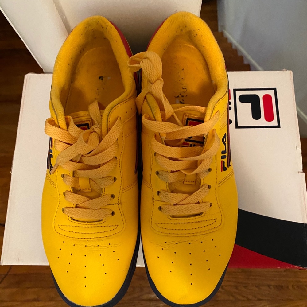 YELLOW FILAS